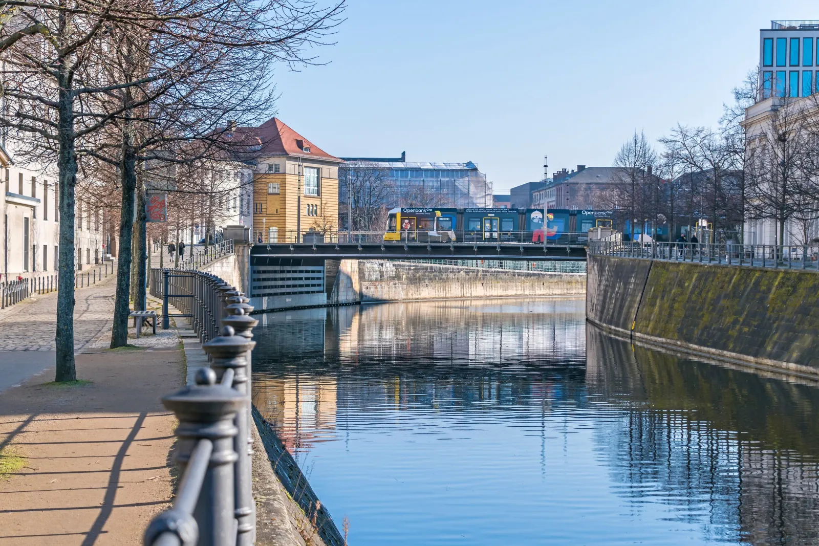 Berlin-Spandauer Schifffahrtskanal an der Sandkrugbrücke