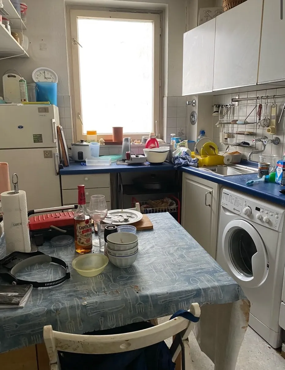 Küche mit Hausrat vor der Haushaltsauflösung